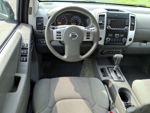 Used 2016 Nissan Frontier SV w/ SV Value Truck Package AWD/4WD image 14