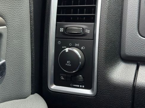 Used 2018 RAM 1500 Big Horn image 32