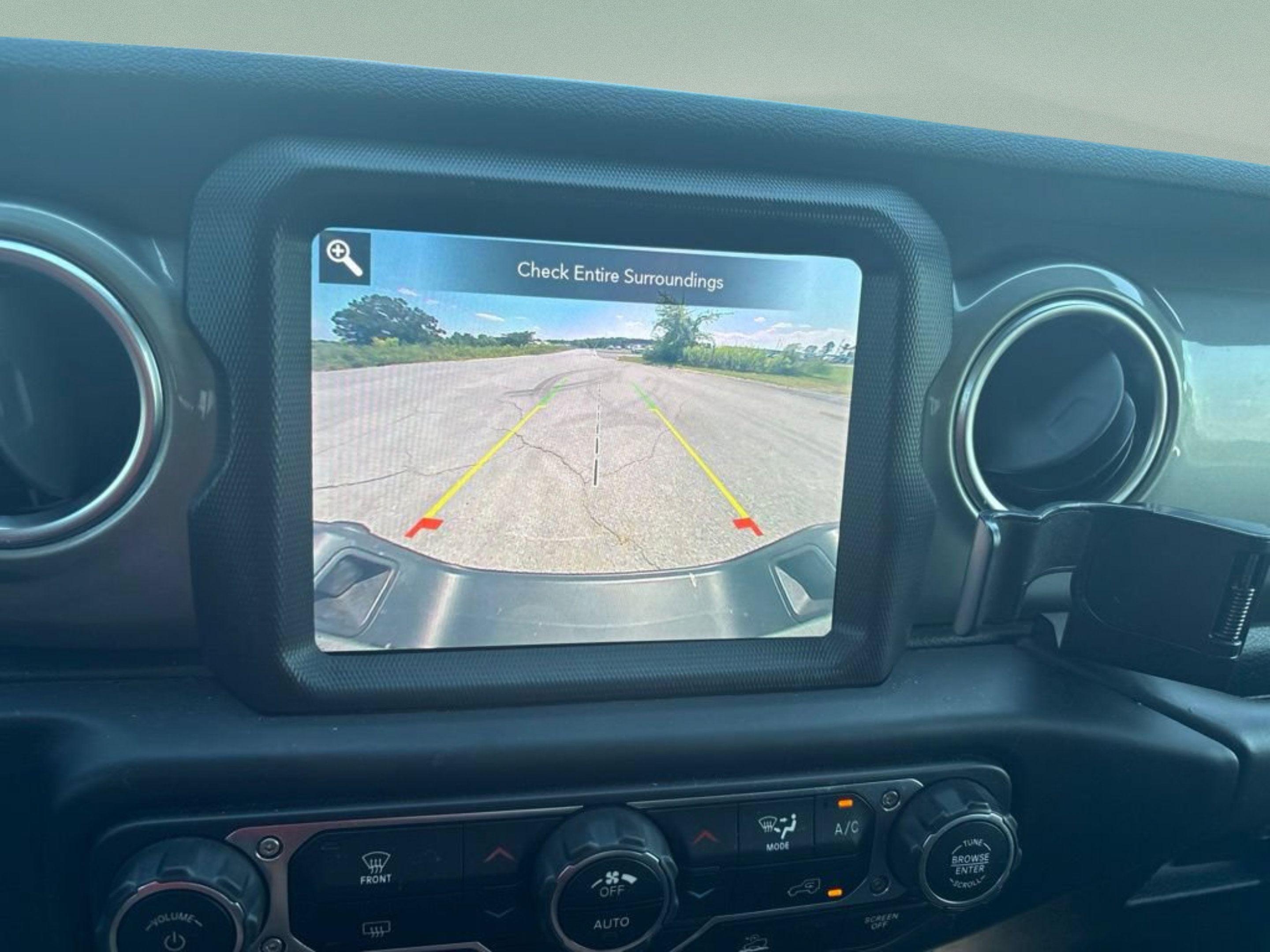 Used 2020 Jeep Gladiator Overland AWD/4WD image 13
