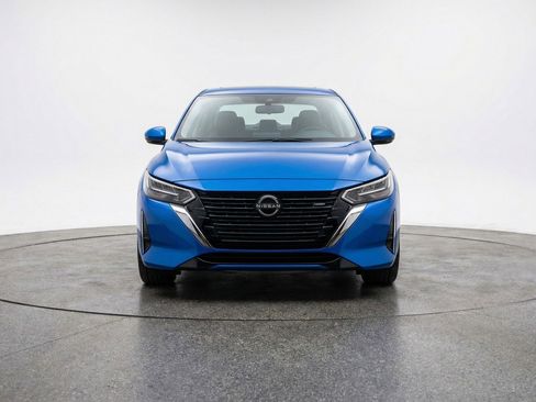 Used 2025 Nissan Sentra SV FWD image 2