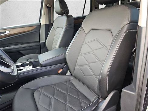 Used 2025 Volkswagen Atlas SE FWD image 15