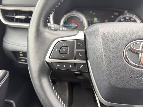 Used 2022 Toyota Highlander XLE AWD/4WD image 8