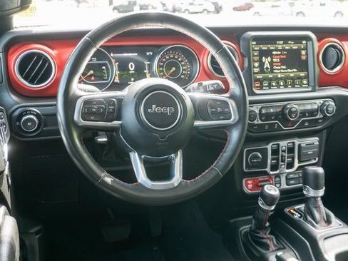 Used 2023 Jeep Wrangler Unlimited Rubicon w/ Cold Weather Group AWD/4WD image 15