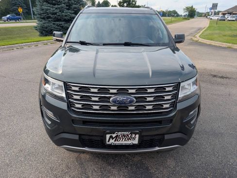Used 2016 Ford Explorer XLT w/ Equipment Group 202A AWD/4WD image 4