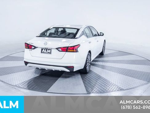 Used 2025 Nissan Altima 2.5 SV FWD image 9