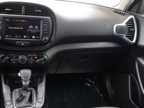 Used 2025 Kia Soul LX w/ LX Technology Package FWD image 15