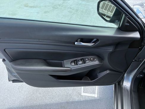 Used 2025 Nissan Altima 2.5 SV FWD image 18