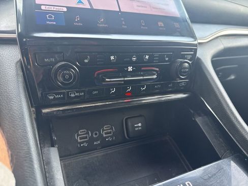 Certified 2023 Jeep Grand Cherokee L Limited w/ Luxury Tech Group II image 23