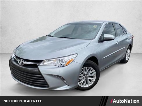 Used 2017 Toyota Camry LE FWD image 1