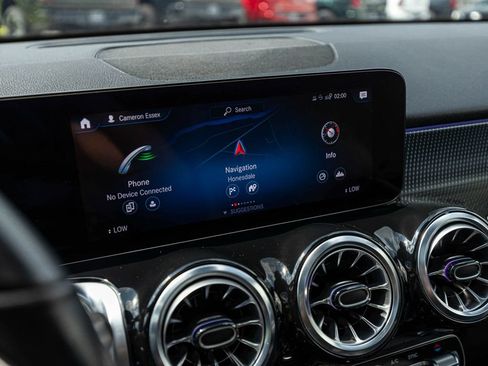 Used 2023 Mercedes-Benz GLB 250 4MATIC w/ Premium Package image 19