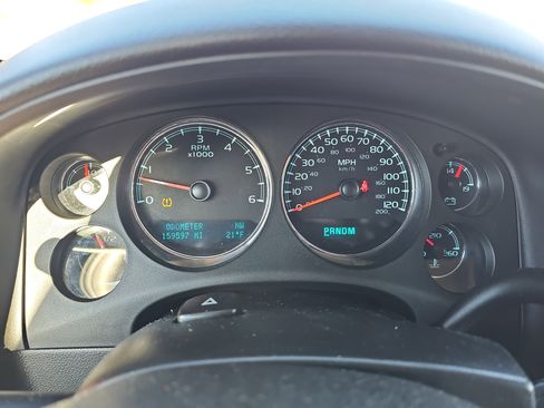 Used 2010 Chevrolet Suburban LT image 23