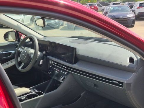 Used 2025 Hyundai Sonata SEL FWD image 29