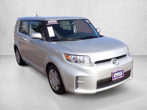 Used 2011 Scion xB FWD image 6