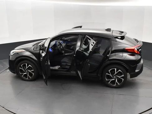 Used 2022 Toyota C-HR XLE image 7