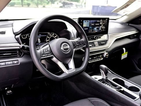 New 2025 Nissan Altima 2.5 SV w/ SV Special Edition Package image 11