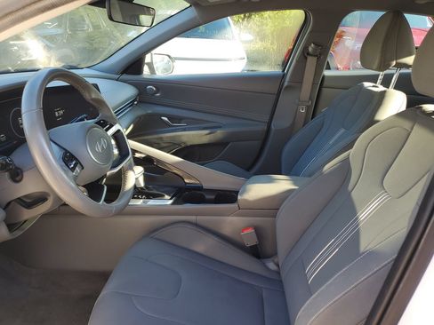 Used 2025 Hyundai Elantra SEL FWD image 18