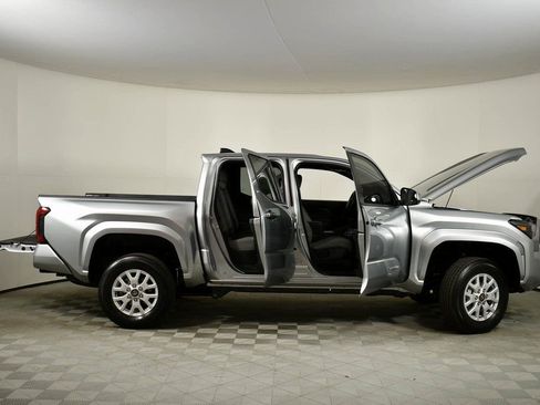 Certified 2025 Toyota Tacoma SR5 image 7