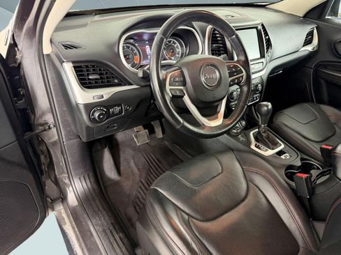 Used 2015 Jeep Cherokee Trailhawk w/ Comfort/Convenience Group AWD/4WD image 4