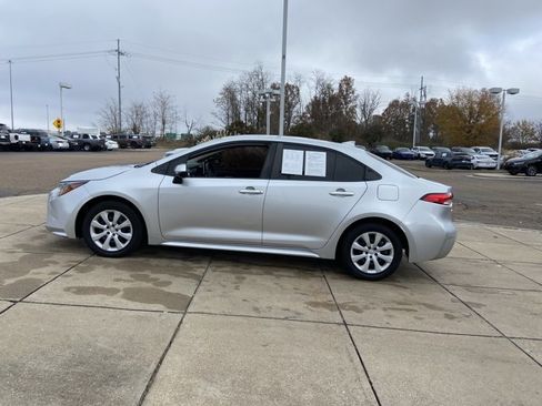 Used 2020 Toyota Corolla LE image 6