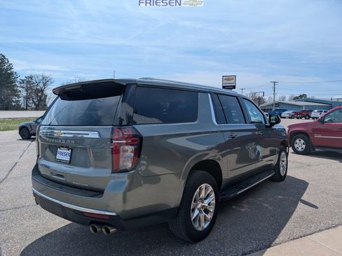 Used 2023 Chevrolet Suburban Premier image 5