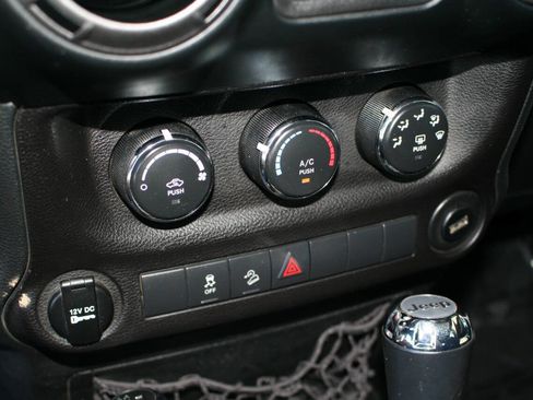 Used 2018 Jeep Wrangler Unlimited Sport w/ Connectivity Group image 18