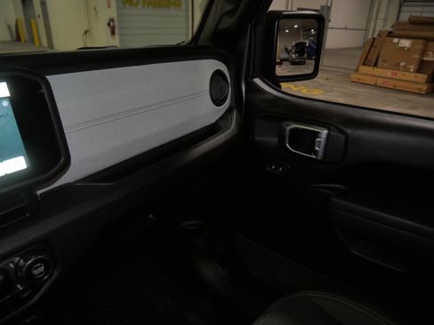 Used 2025 Jeep Gladiator Sport image 24