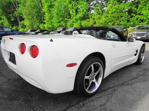 Used 2001 Chevrolet Corvette Convertible w/ Preferred Equipment Group2 RWD image 5