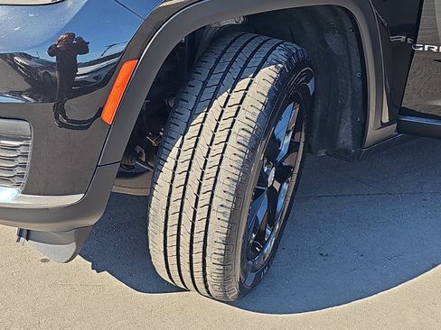 Used 2021 Jeep Grand Cherokee L Laredo w/ Luxury Tech Group I image 32