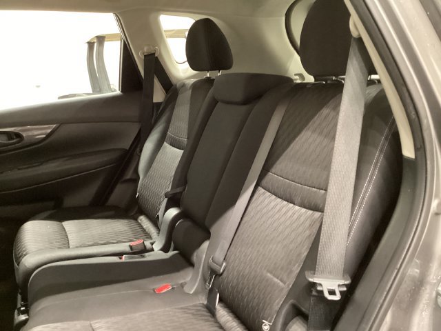 Used 2020 Nissan Rogue S FWD image 19