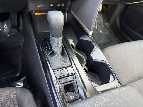 Used 2025 Toyota Camry LE image 28