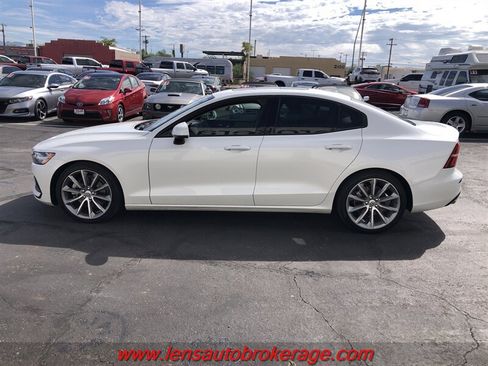 Used 2019 Volvo S60 T5 Momentum w/ Premium Package FWD image 5