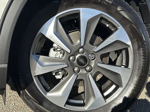 Certified 2025 Ford Escape Platinum w/ Class II Trailer Tow Package image 9