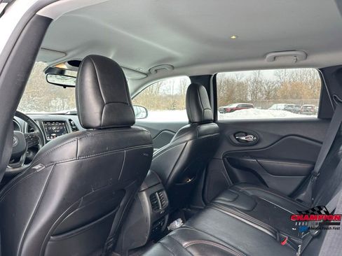 Used 2019 Jeep Cherokee Trailhawk w/ Cold Weather Group image 22
