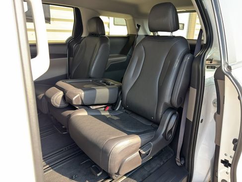 Certified 2026 Kia Carnival LXS FWD image 13