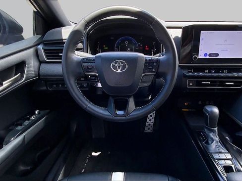 Used 2025 Toyota Camry SE w/ Convenience Package FWD image 6