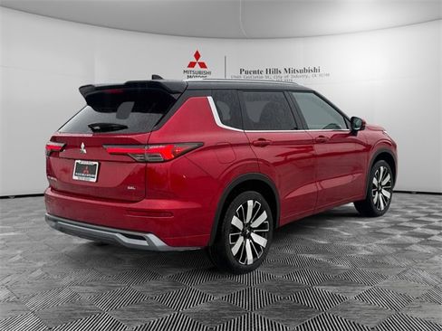 New 2026 Mitsubishi Outlander SEL image 5