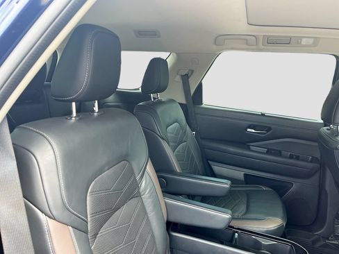 Used 2022 Nissan Pathfinder Platinum w/ Cargo Package FWD image 29