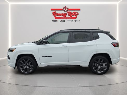 Used 2025 Jeep Compass Limited w/ Driver Assist Group I AWD/4WD image 2