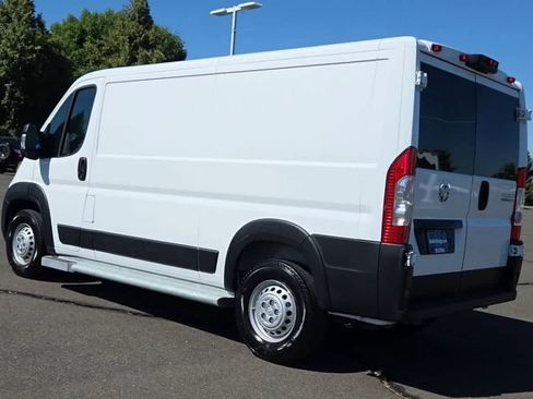 Used 2025 RAM ProMaster 2500 w/ U-Haul Equipment Group FWD image 6