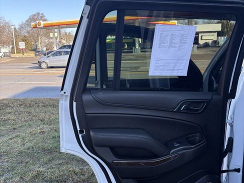 Used 2019 Chevrolet Tahoe LS w/ All-Season Package image 10