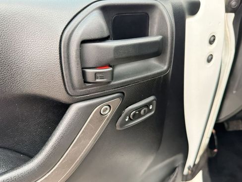 Used 2013 Jeep Wrangler Unlimited Sport image 13