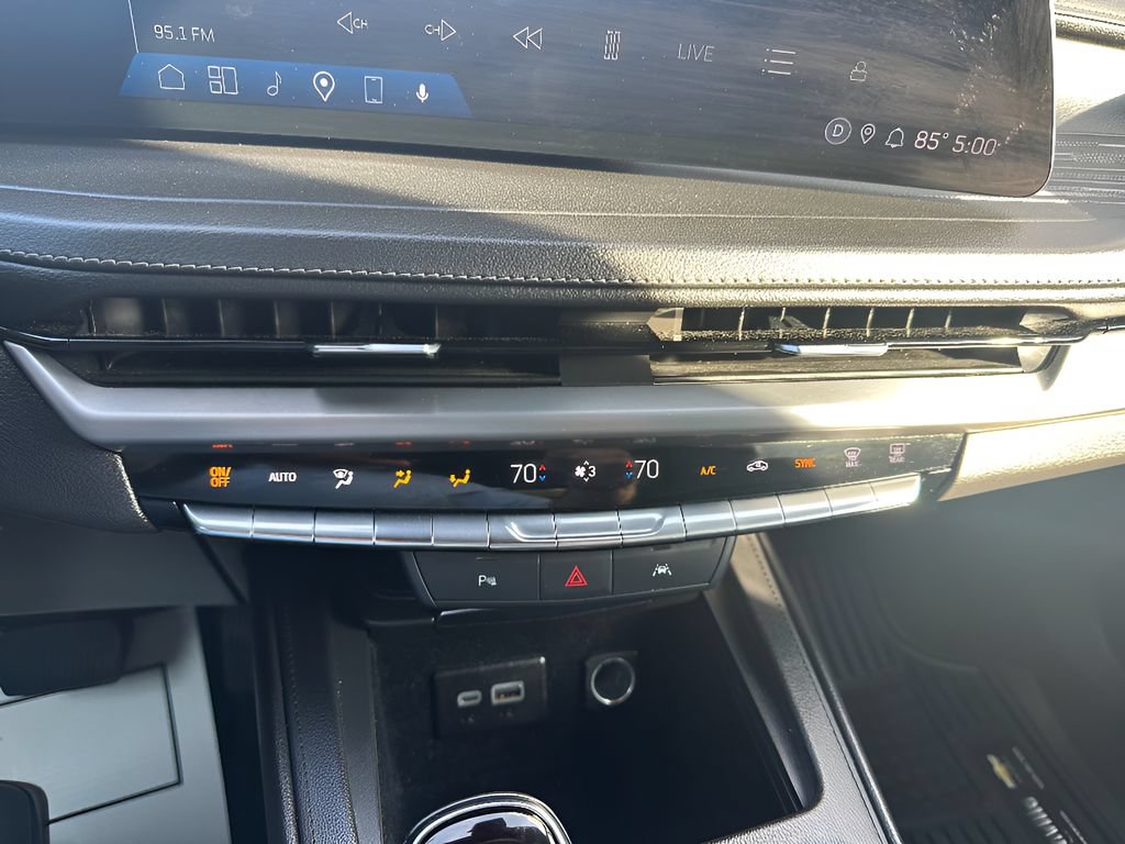 Used 2024 Cadillac XT4 Premium Luxury FWD image 25