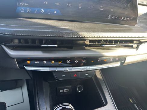 Used 2024 Cadillac XT4 Premium Luxury FWD image 25