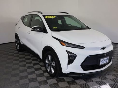 Used 2023 Chevrolet Bolt EUV LT w/ Convenience Package image 1