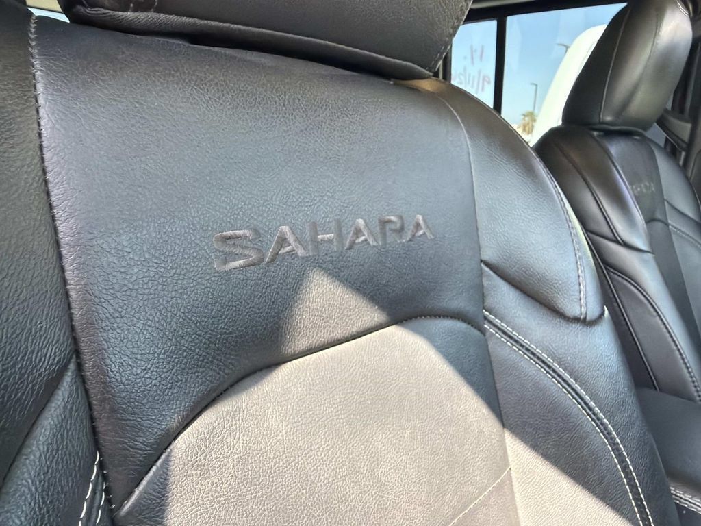Used 2023 Jeep Wrangler Unlimited Sahara AWD/4WD image 19