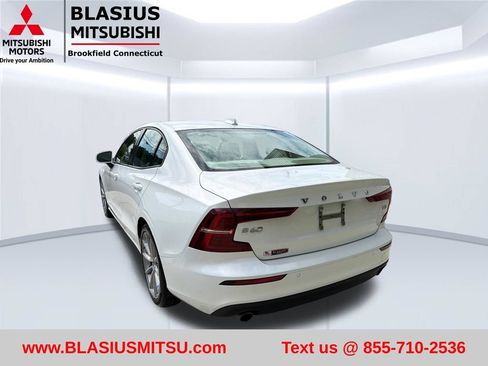 Used 2019 Volvo S60 T5 Momentum w/ Multimedia Package FWD image 11