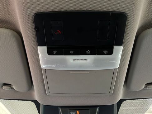 Used 2025 Nissan Rogue SV FWD image 17