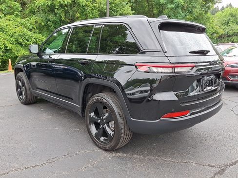 Certified 2025 Jeep Grand Cherokee Altitude AWD/4WD image 4