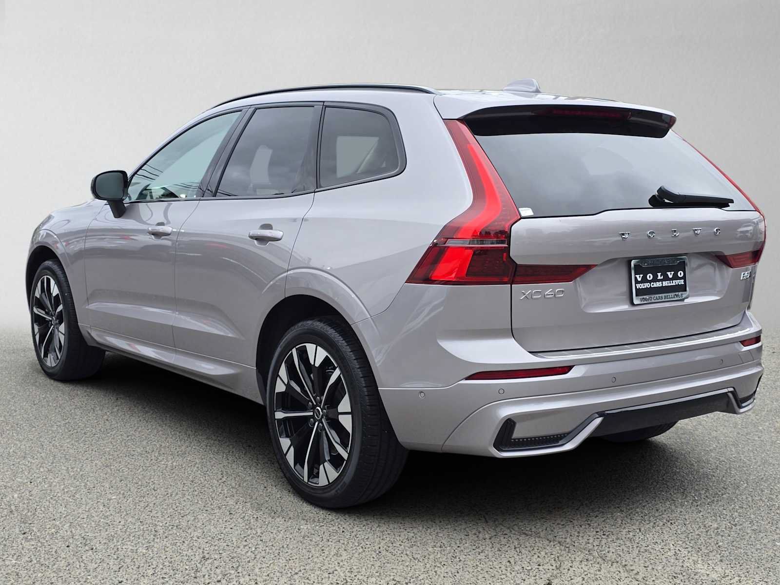 Used 2026 Volvo XC60 B5 Plus w/ Climate Package AWD/4WD image 5