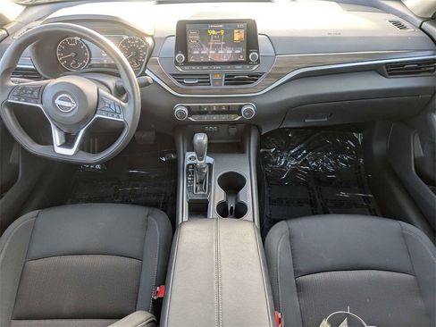 Used 2025 Nissan Altima 2.5 SV image 15